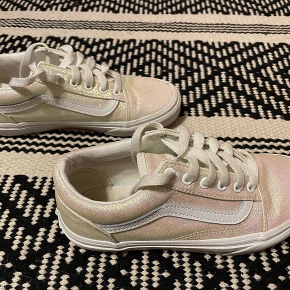 Girls Vans. UV color changing from white to purple when in the Sun. Size 3 - Picture 4 of 6